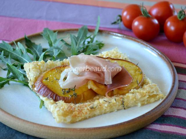 Tartines feuilletées aux pêches et fromage des Pyrénées