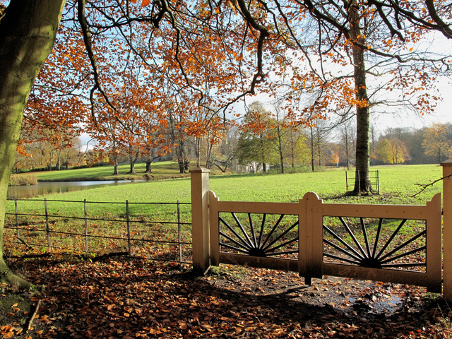 Portail à l'entrée d'un parc