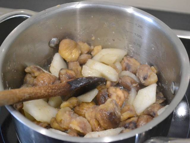 Cuisson de la poire avec les marrons