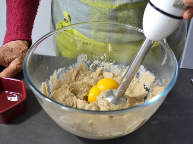Passage au mixer avec le jaune d'oeuf