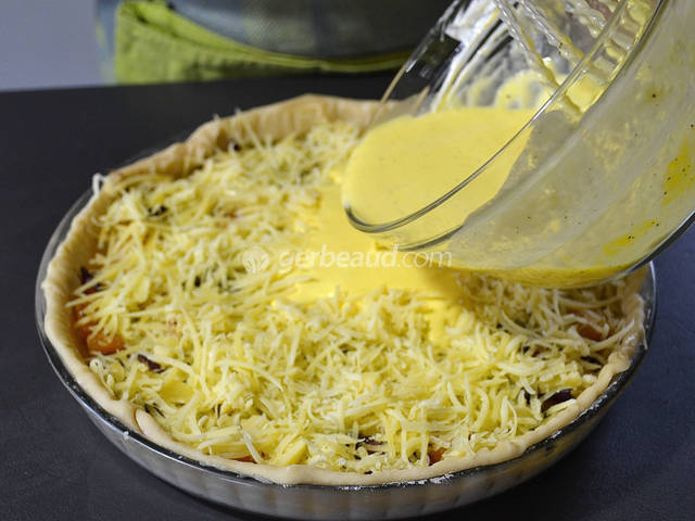 Versement de l'appareil sur la tarte