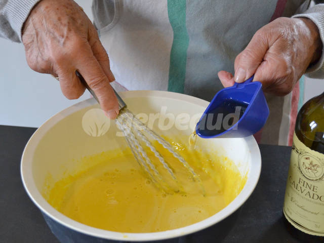 Ajout du Calvados dans l'appareil
