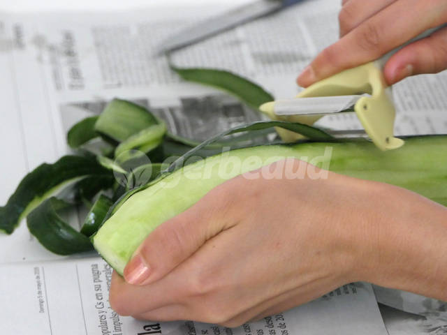 Epluchage du concombre