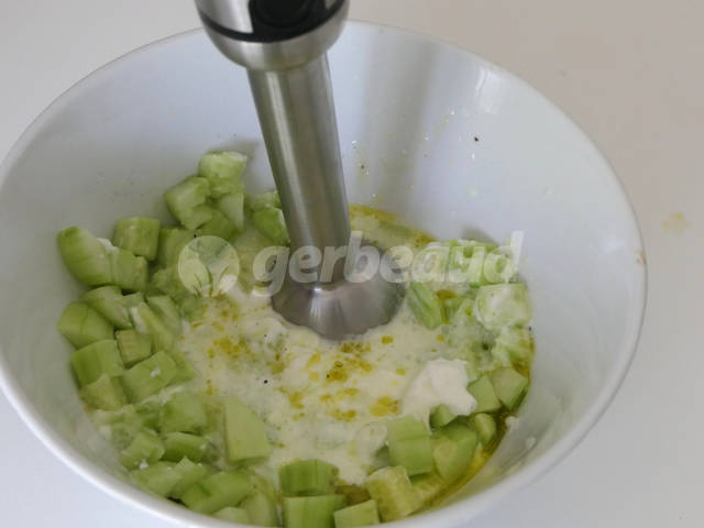 Passage des ingrédients au mixer