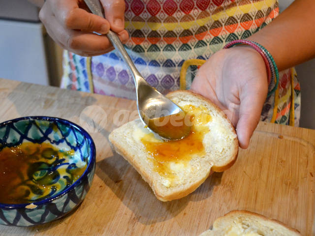 Tartinage de la confiture