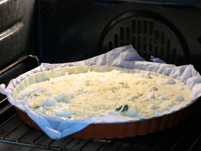 On met au four après avoir saupoudré le fromage râpé