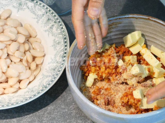 Réalisation du crumble en sablant