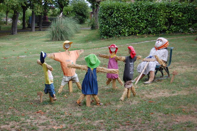 Famille d'épouvantails gascons