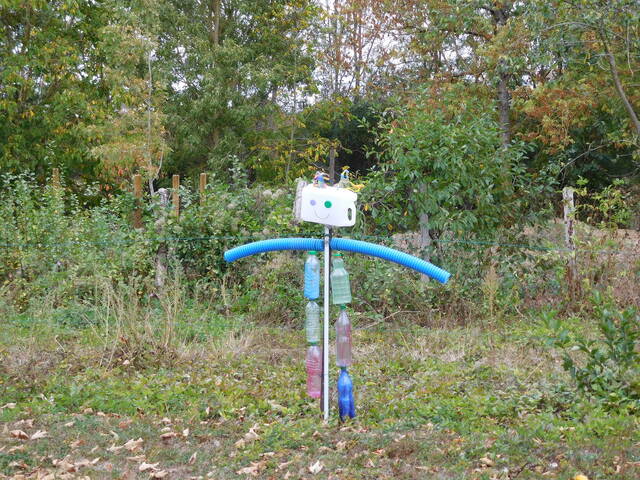 Epouvantail en plastique de récup'