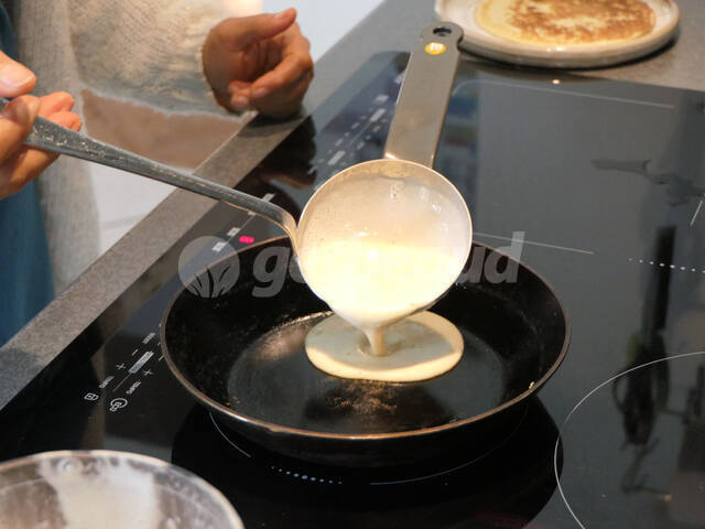 Cuisson des pancakes à la poêle