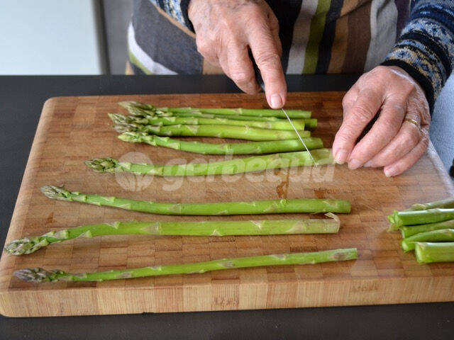 Découpe des asperges à la dimension