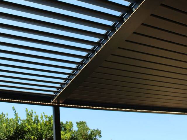 Pergola bioclimatiques à lames orientables