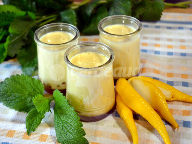 Crème onctueuse aux agrumes et aromatiques