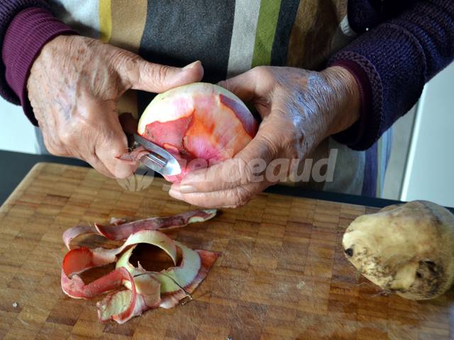 On pèle la betterave