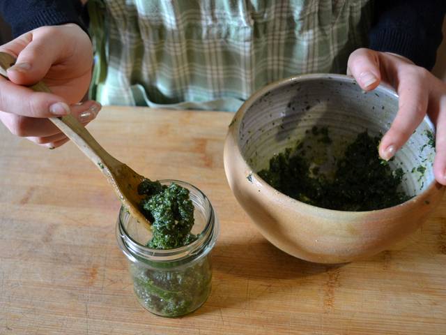 Remplissage du bocal de conservation