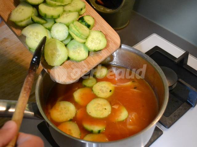 Ajout des légumes dans la préparation
