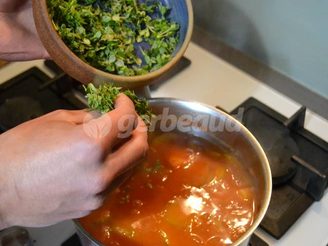 Ajout du basilic à petites feuilles