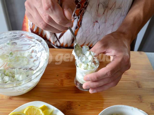 Ajout du mélange concombre-ricotta