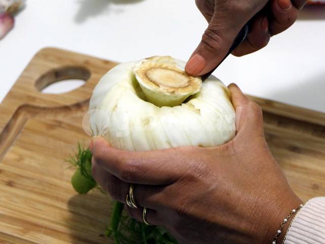 Creuser la base au couteau