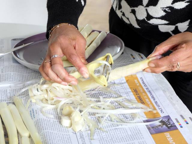 Epluchage des asperges