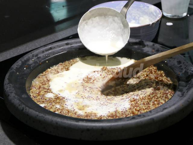 Incorporation du mélange crème d'asperges et crème liquide