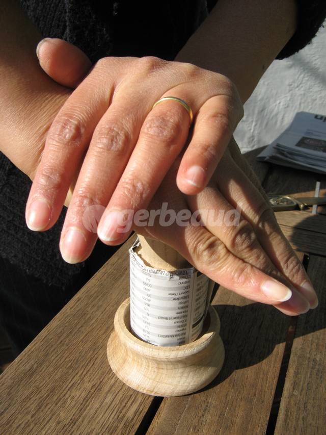 Presser le papier sur la base du Paper Potter