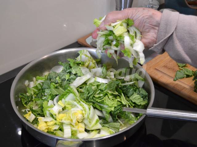 Cuisson du chou chinois émincé