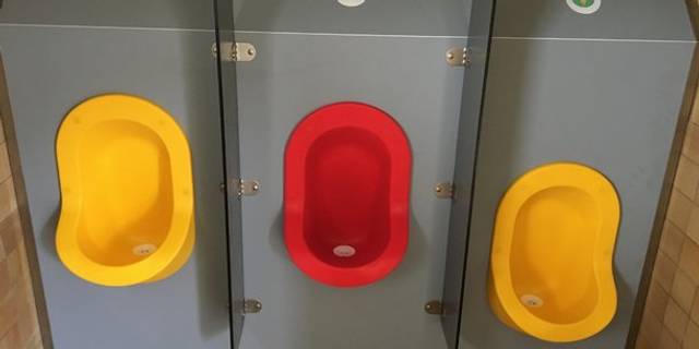  Urinoirs secs et fixes de Toopi Organics installés au stade de rugby R.Abribat de La Réole.