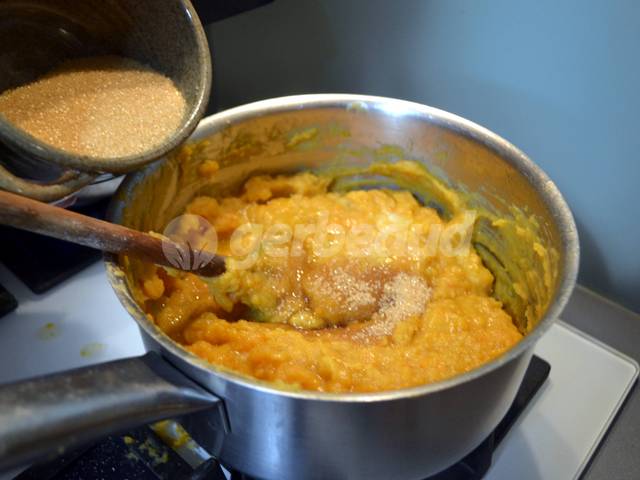 Incorporation du sucre dans la purée