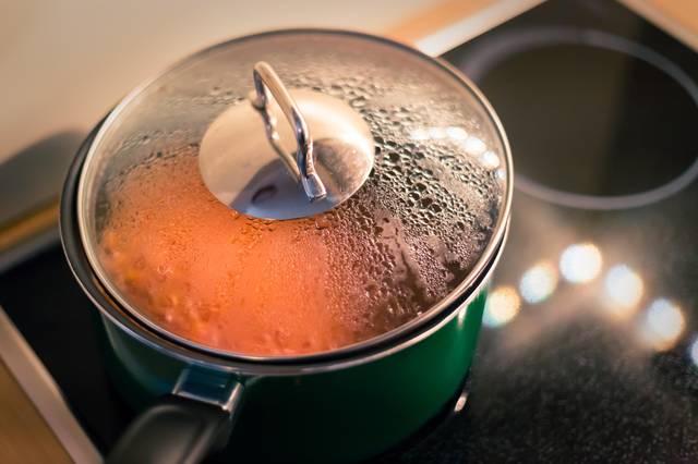 Casserole et couvercle