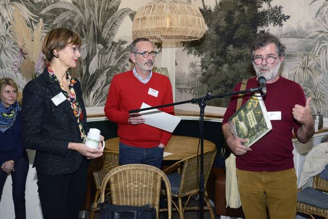 Catherine Muller, présidente de Valhor, Christian Ledeux, responsable du jury Saint-Fiacre, Nicolas Jolivot, lauréat du Prix Saint-Fiacre 2022