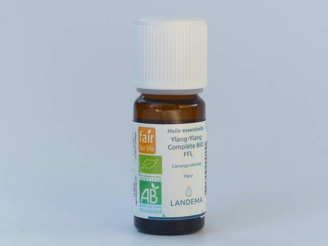 Flacon d'huile essentielle d'ylang-ylang
