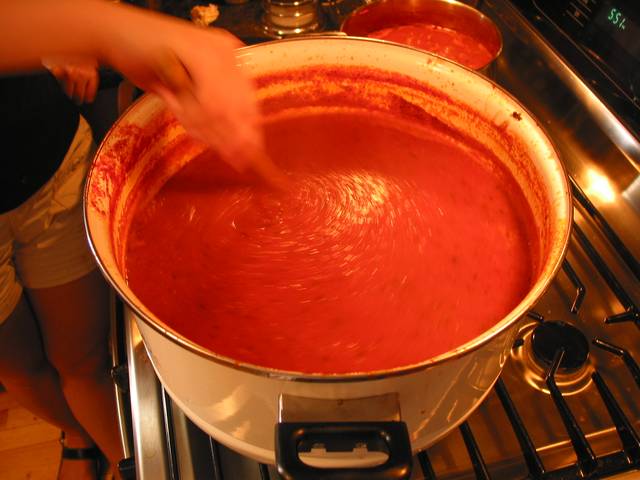 Préparation de coulis de tomate maison