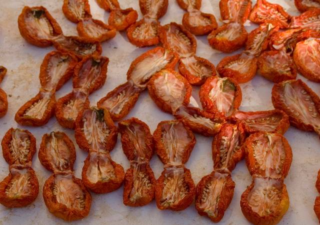 Tomates en cours de séchage
