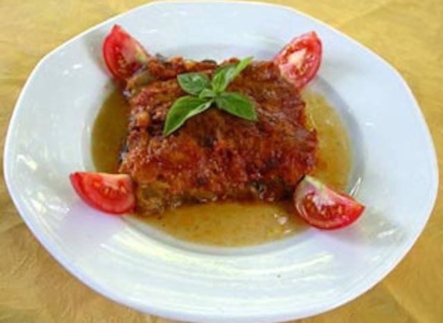 Aubergines à la provençale dans l'assiette