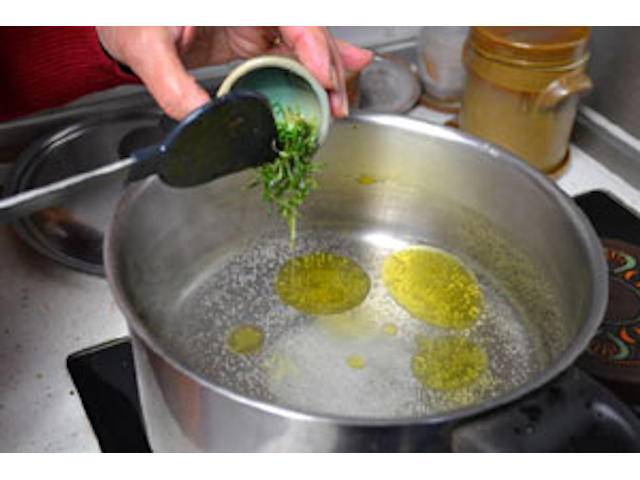 Ajouter l'infusion de romarin