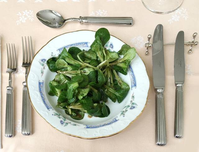 Assiette de mâche à la vinaigrette