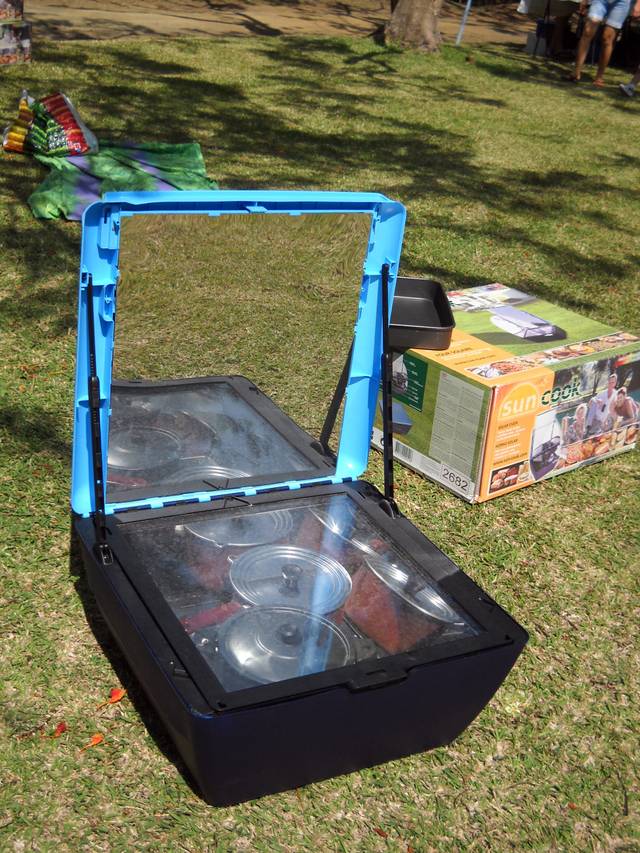Four solaire, modèle adapté au camping