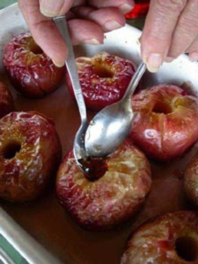 Ajout d'une cuillère de gelée de fruit