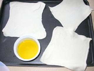 découper des carrés de pâte