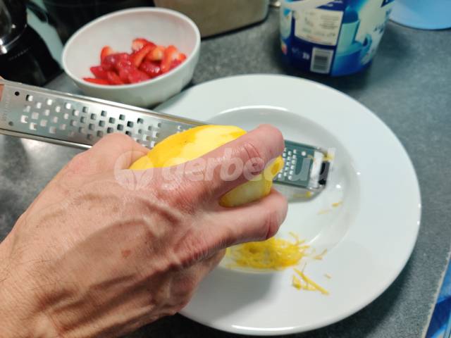 Préparation des zestes de citron