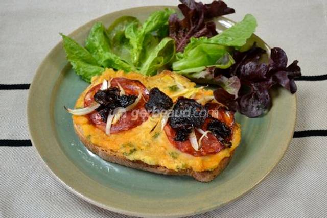 Tartines à la crème de haricots secs