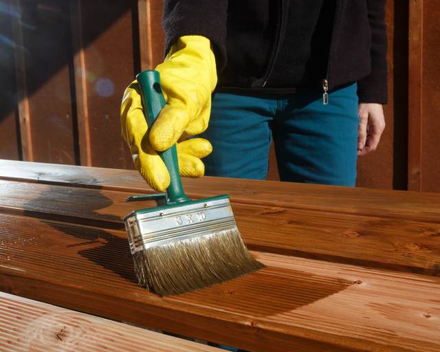 Traitement de lames de terrasse en Douglas