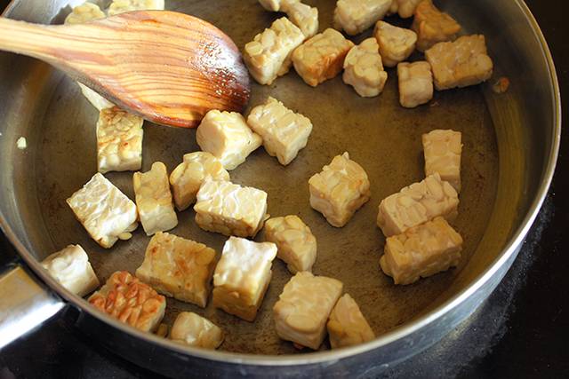 Tempeh frit en cubes