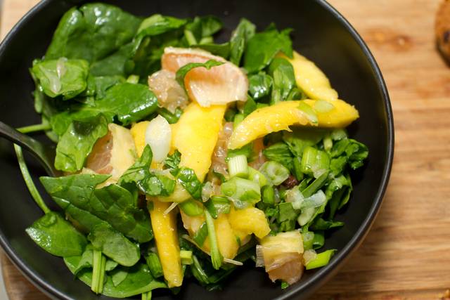 Salade mangue, épinard et pamplemousse !