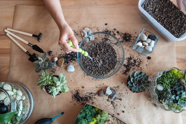 Mise en place d'une couche de drainage à base de billes d'argile