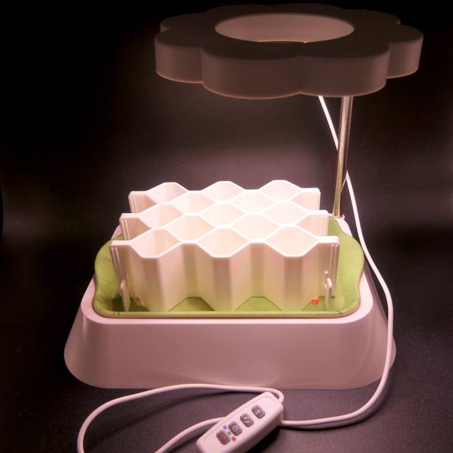 Lampe LED Germie en fonctionnement (X.G. / Gerbeaud)