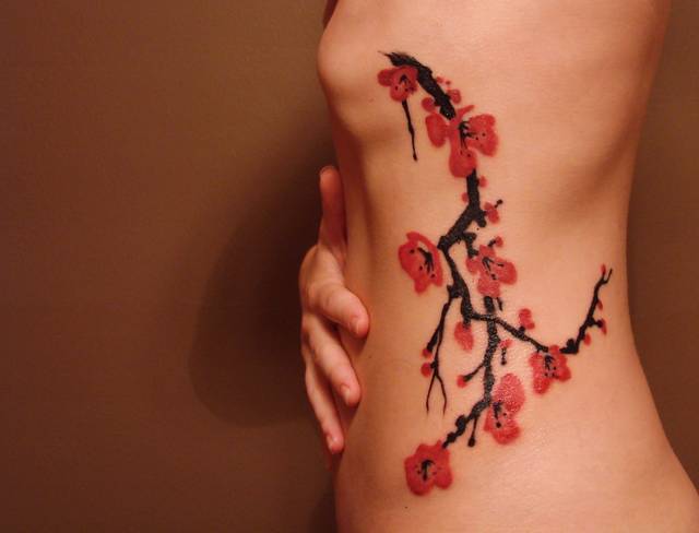 Tatouage de fleurs de cerisier