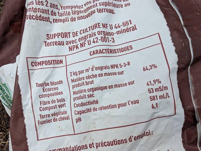 Etiquette de composition d'un terreau de grande marque
