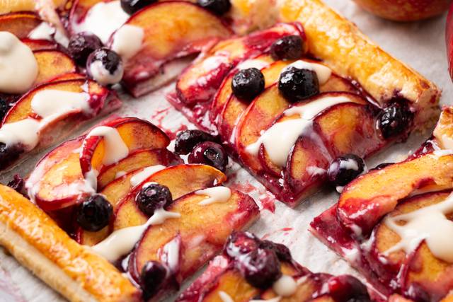 Feuilletés aux nectarines et aux myrtilles